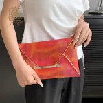 pochette en cuir multicolore