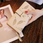 pochette élégante femme feuille d'or