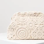 accessoire mode femme pochette crochet blanc cassé