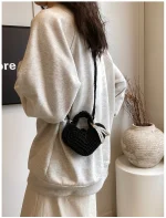 étui téléphone bandoulière noir love