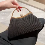 sac à main en soie brillante