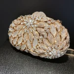 pochette avec feuilles dorées et cristaux