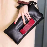 sac femme cuir serpent noir et rouge