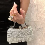 pochette femme en strass couleur dorée modèle DUILLY