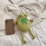 pochette tendance grenouille jaune armée