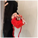 étui téléphone bandoulière cœur rouge