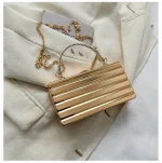 pochette femme élégante dorée