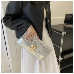 sac à main argenté pour occasions spéciales