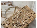 accessoire de mode doré pour femme