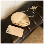 pochette luxe dorée femme