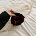 pochette bandoulière kawaii noire et rouge