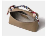pochette en cuir pour les femmes modernes