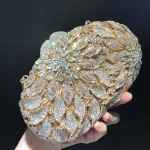 accessoire doré pour femme avec cristaux