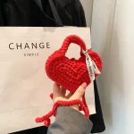 pochette bandoulière cœur en cuir rouge
