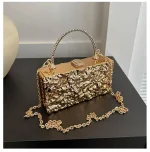 pochette dorée avec poignée