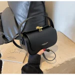 pochette femme cuir texturé noir