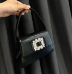 pochette femme motif diamant pour occasions spéciales
