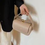 pochette élégante noir pour femme en cuir texturé