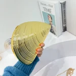 accessoire de mode doré pour femme