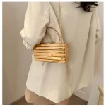 pochette de soirée dorée