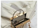sac doré avec chaîne pour femme