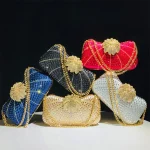 pochette WOEILLY avec strass et diamants