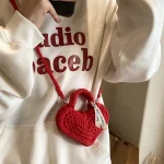 accessoire mode pochette téléphone cœur rouge