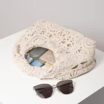 accessoire mode femme pochette en crochet blanc casse