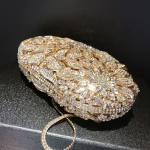 pochette élégante en métal doré