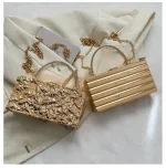 pochette dorée femme avec chaîne