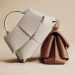 accessoire de mode femme en cuir