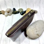 pochette homme en cuir de qualité