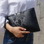 pochette femme en cuir PENOVA