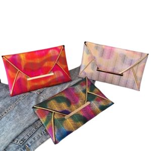 pochette femme en cuir coloré