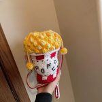 pochette téléphone design popcorn jaune blanc rouge
