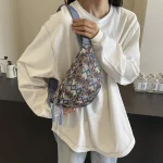 pochette tendance en velours côtelé