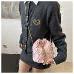 pochette femme chic en jean et perles