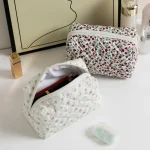 pochette beauté DOENNY avec motifs fleuris
