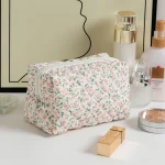 pochette à maquillage élégante DOENNY