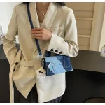 pochette carrée femme en jean coloré