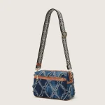 pochette en jean à bord en fourrure