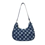 pochette en jean design à carreaux