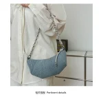 pochette en denim à fermeture éclair