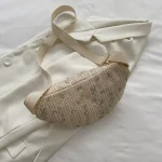 sac banane tendance en paille pour femme