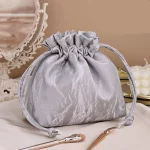 pochette cosmétique en forme de tonneau