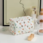 pochette à cosmétiques matelassée fleurs