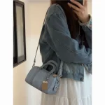 accessoire de mode femme en jean DAKIE