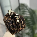 trousse de maquillage motif léopard