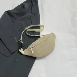 pochette pratique en velours côtelé