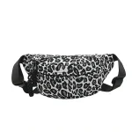 pochette banane pour femme en toile imprimé léopard